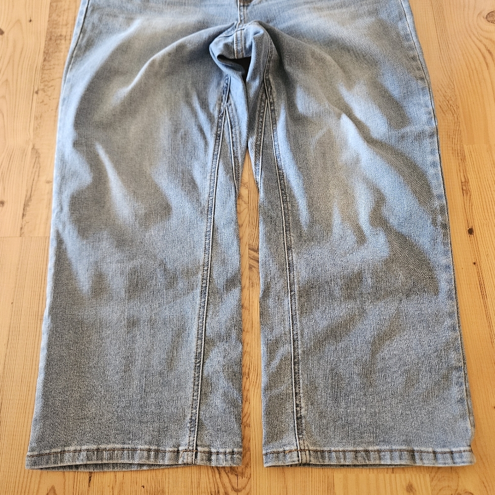 Judy Blue Women's Wide Crop Jeans - Picture 6 of 8